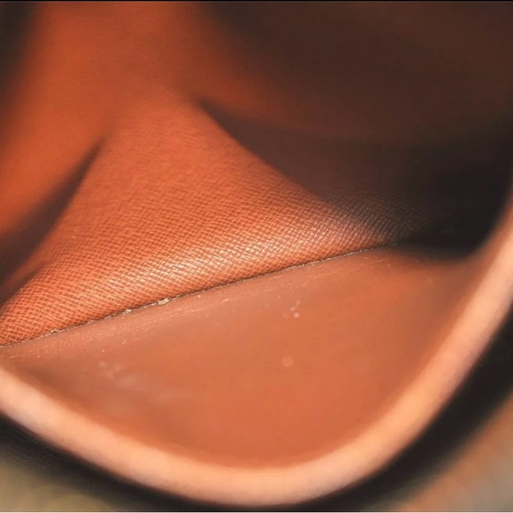 Authentic Louis Vuitton crossbody bag - Picture 11 of 16